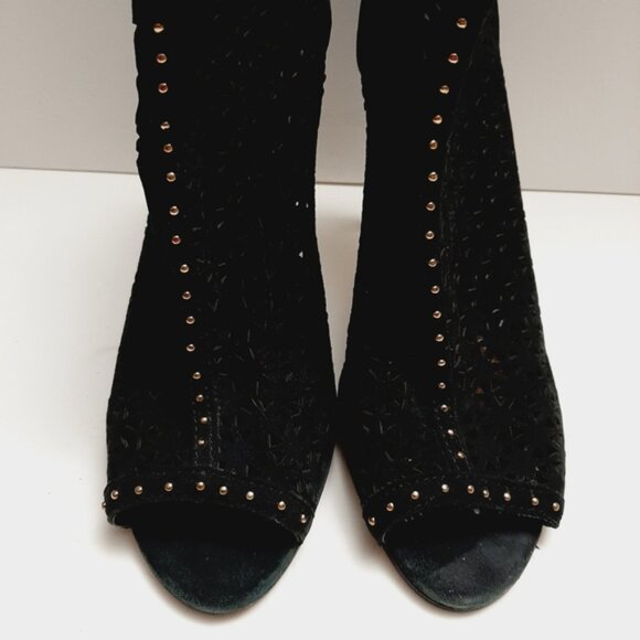 MARC FISHER Peep-Toe Stiletto Heel Ankle Bootie Perforated Black Suede Sz 8.5 M - Picture 7 of 16